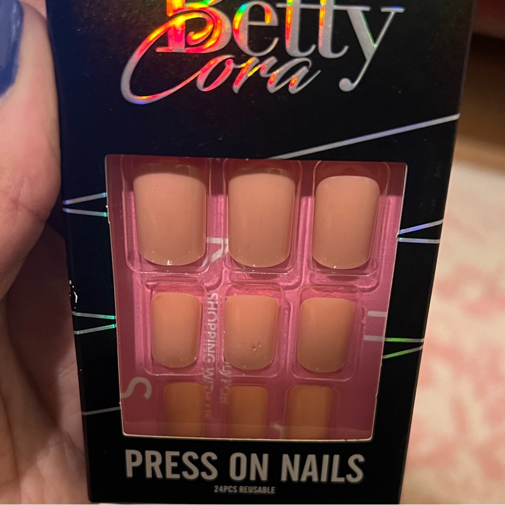 Betty Cora Nude Press-on Nails